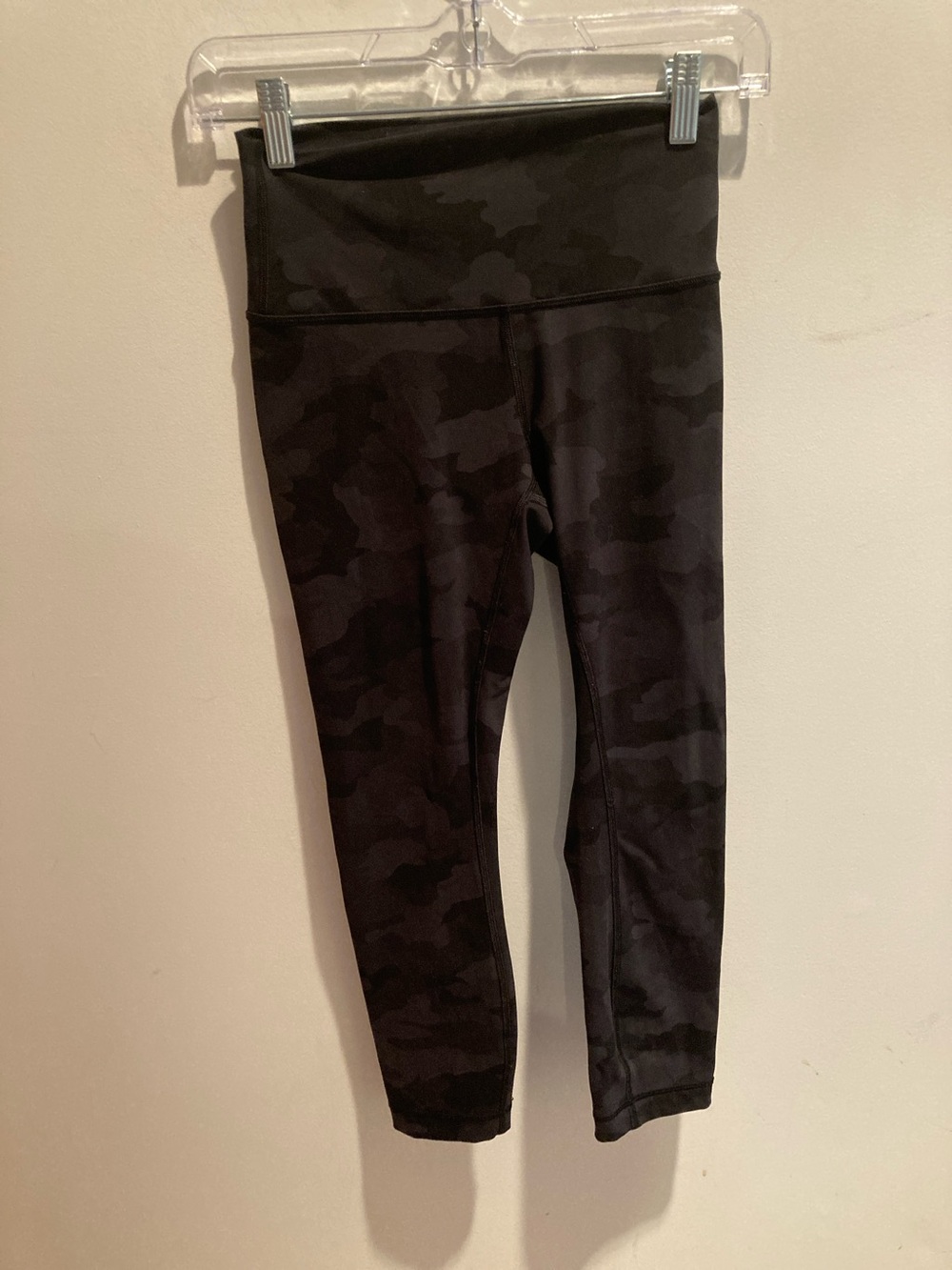 LULULEMON high Waist Camo Leggings - Black.   XS